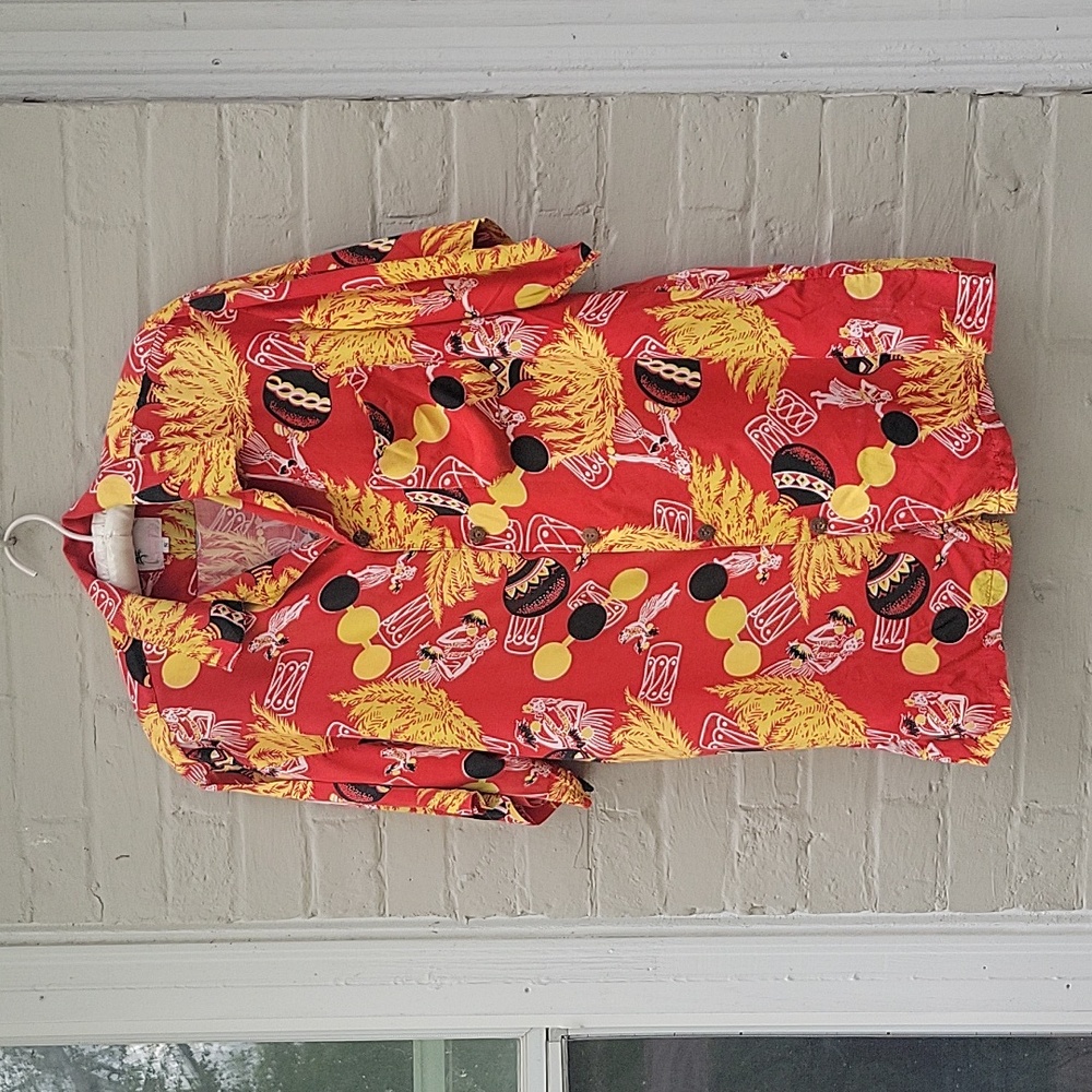 Reminiscence Hawaiian Shirt By Stewart Richer Size Small 100%    Rayon. Retro